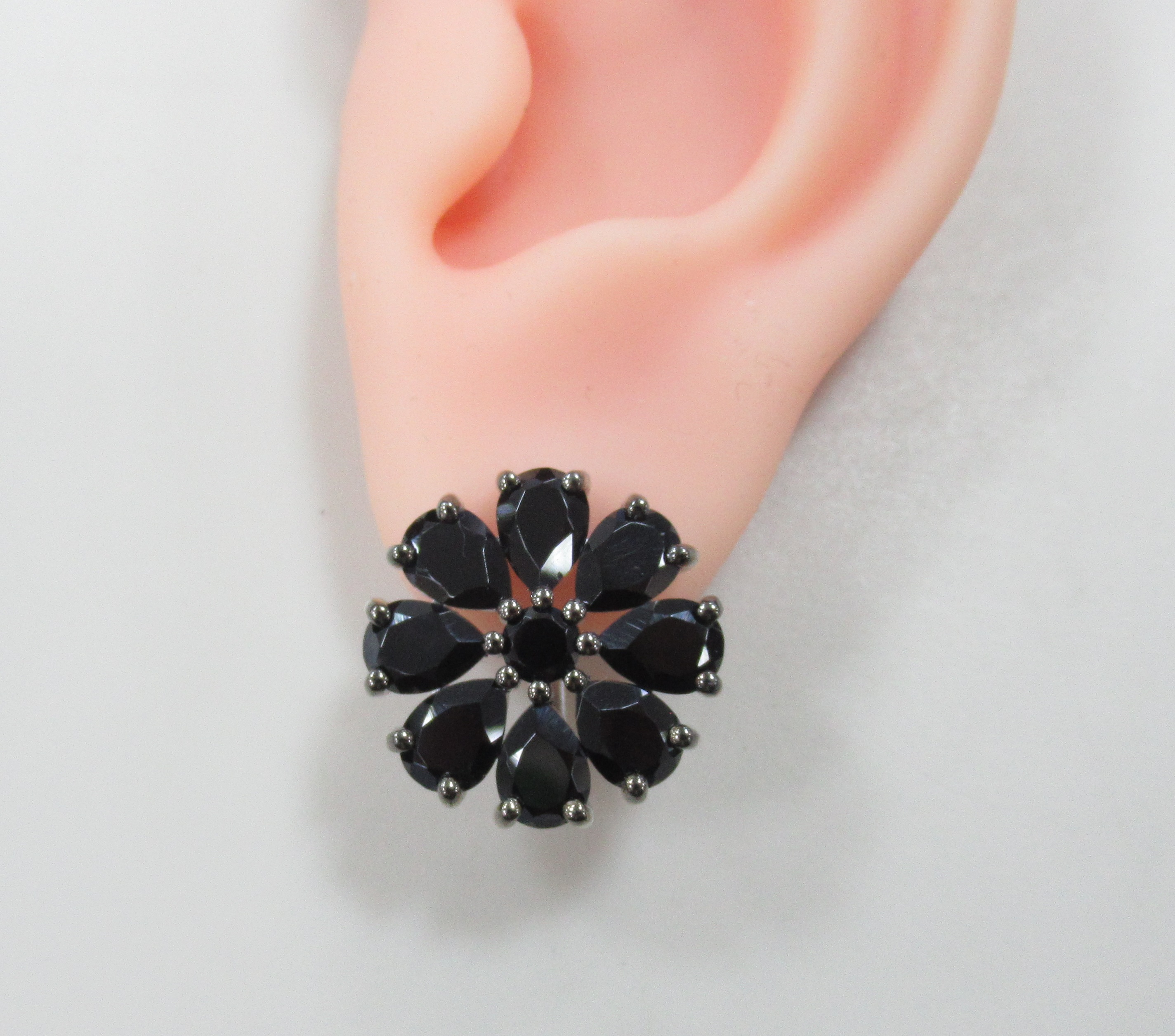 Серебряные серьги со шпинелью "Цветы"